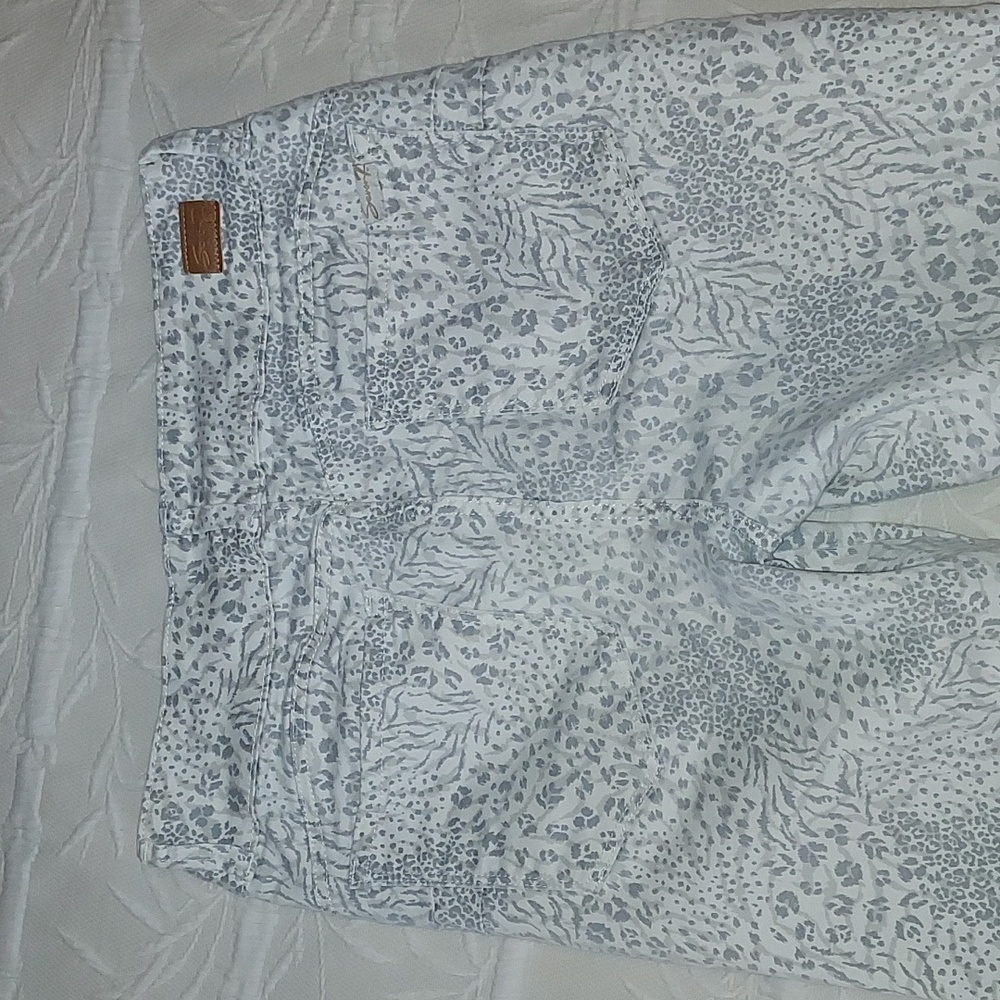 Seven7 Jeans - Picture 3 of 9